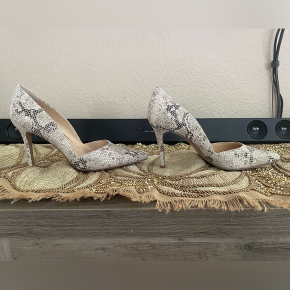 🐍Vince Camuto stilettos🐍 - Picture 2 of 5